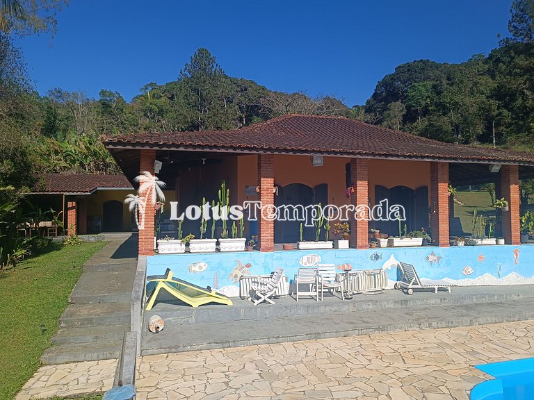 Sítio com piscina adulta e infantil e lareira LT0003