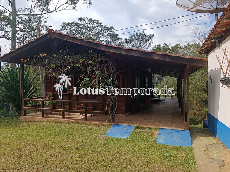 Sitio com piscina, campo de futebol e lagos LT0015