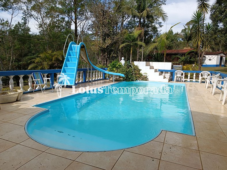 Sitio com piscina, campo de futebol e lagos LT0015