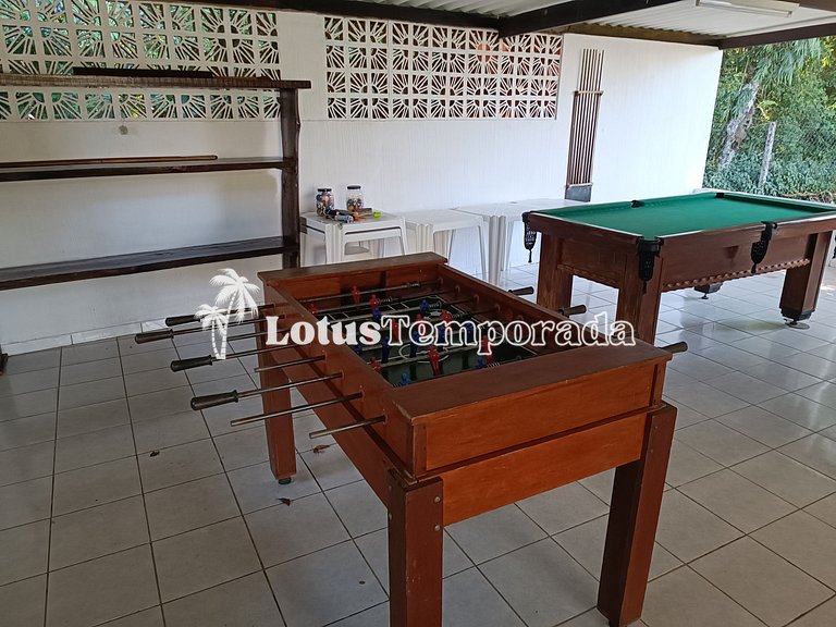 Sitio com piscina, campo de futebol e lagos LT0015