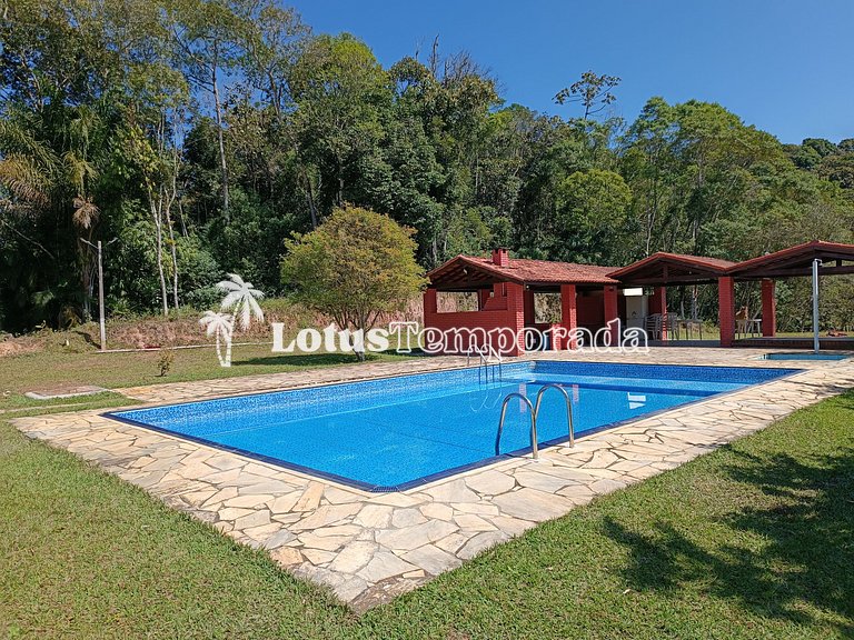 Sítio com piscina e área de fogueira LT0036