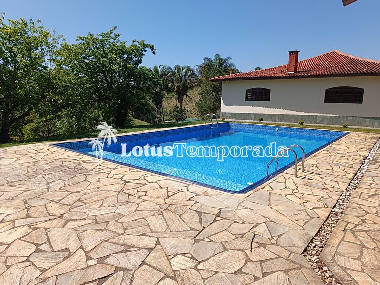 Sítio com piscina e área de fogueira LT0036