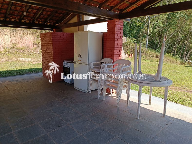 Sítio com piscina e área de fogueira LT0036