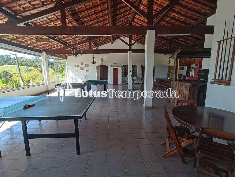 Sítio com piscina e área de fogueira LT0036