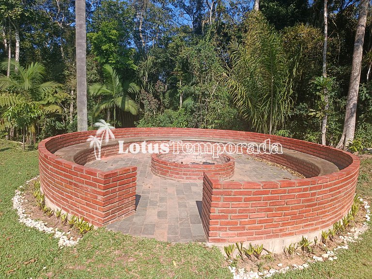 Sítio com piscina e área de fogueira LT0036