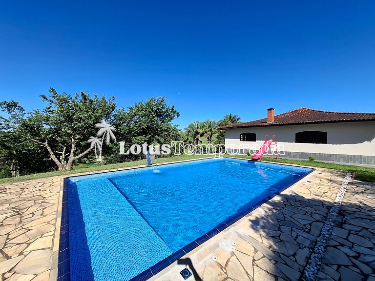 Sítio com piscina e área de fogueira LT0036