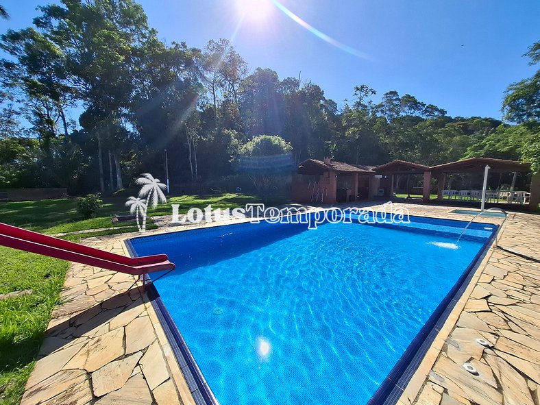 Sítio com piscina e área de fogueira LT0036