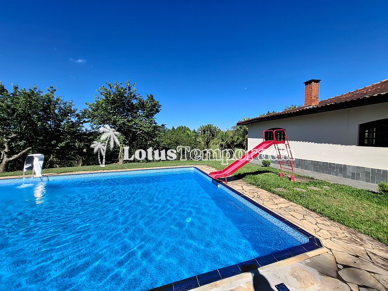 Sítio com piscina e área de fogueira LT0036