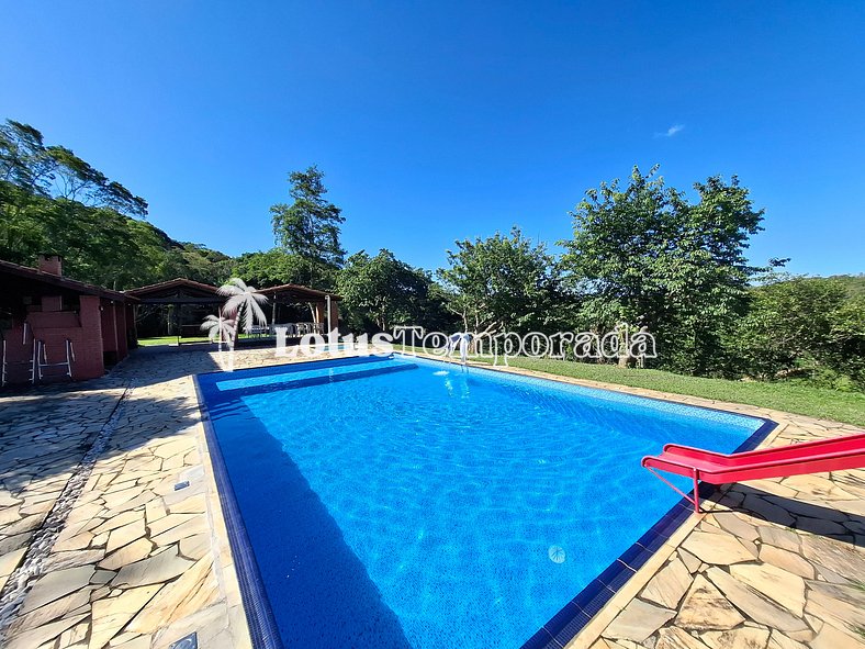 Sítio com piscina e área de fogueira LT0036