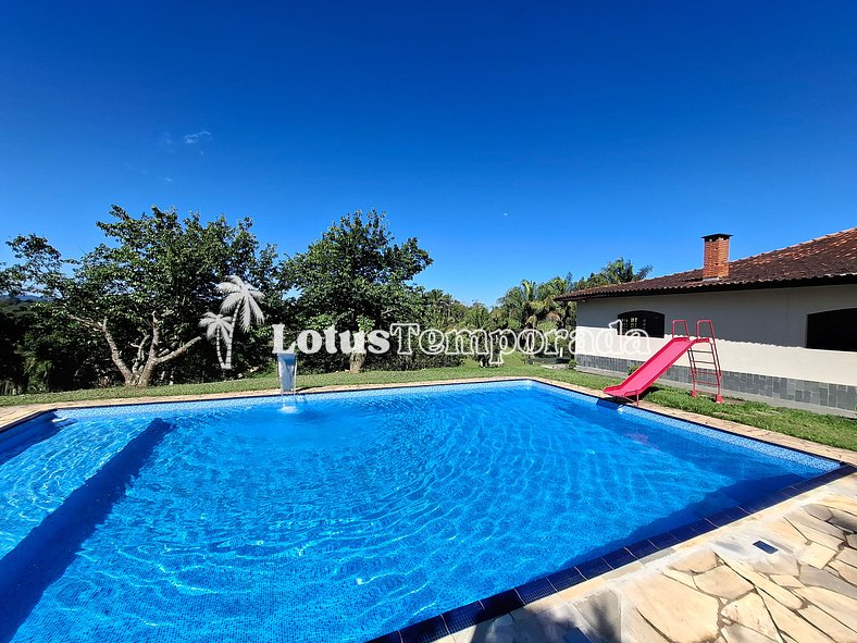 Sítio com piscina e área de fogueira LT0036