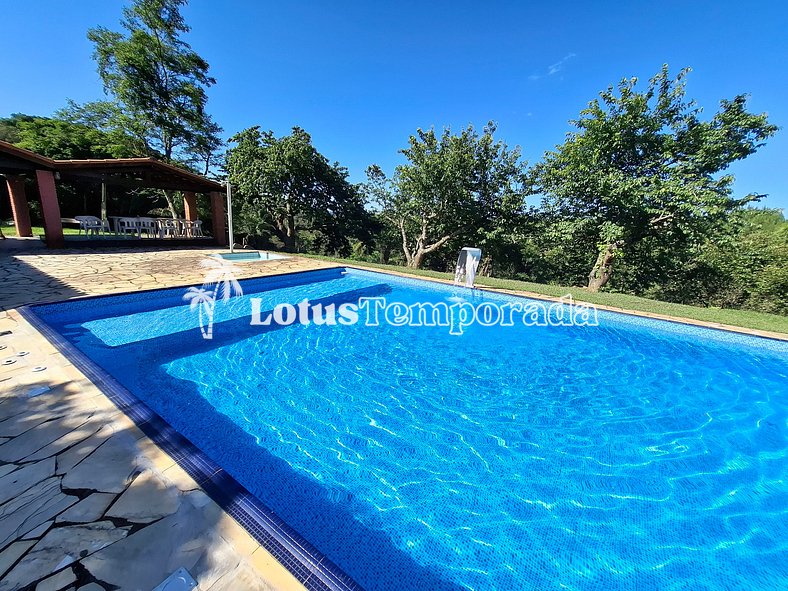 Sítio com piscina e área de fogueira LT0036