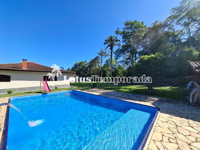 Sítio com piscina e área de fogueira LT0036