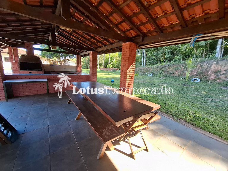 Sítio com piscina e área de fogueira LT0036