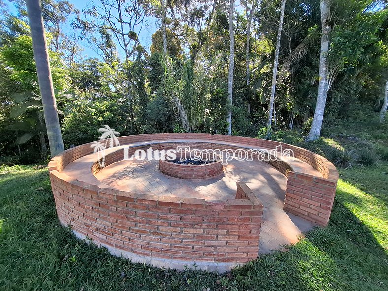 Sítio com piscina e área de fogueira LT0036