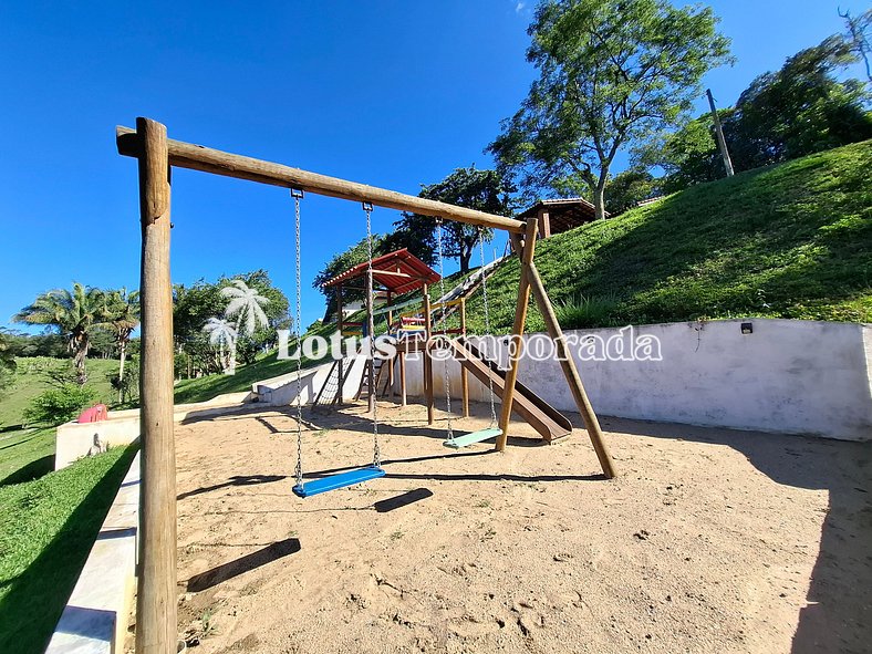 Sítio com piscina e área de fogueira LT0036