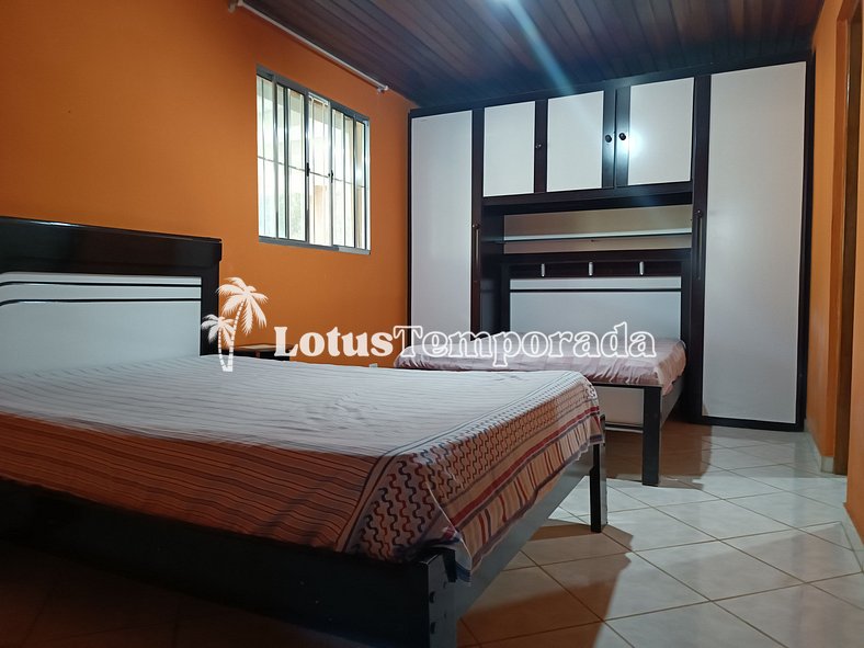 Sítio com piscina e excelente localização LT0028