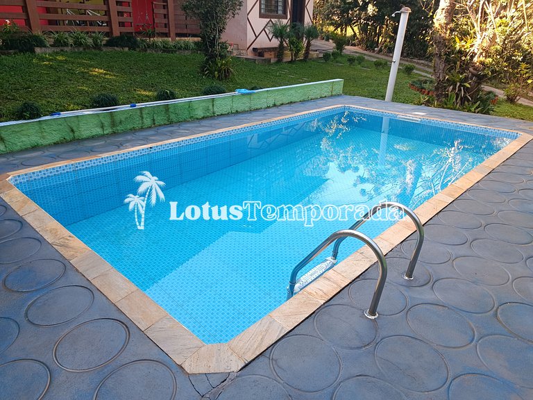 Sítio com piscina e excelente localização LT0028