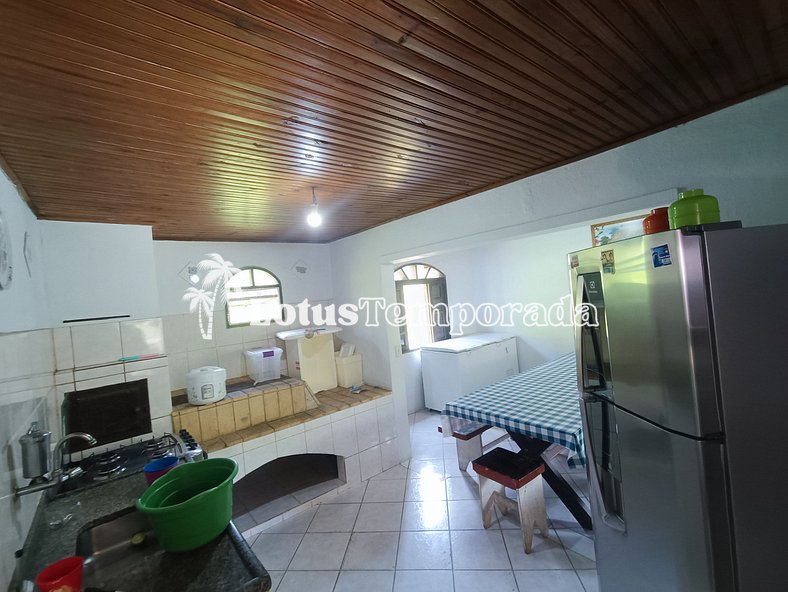 Sítio com piscina e excelente localização LT0028