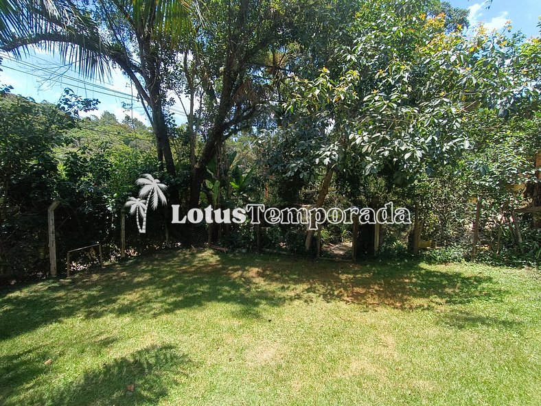 Sítio com piscina e excelente localização LT0028