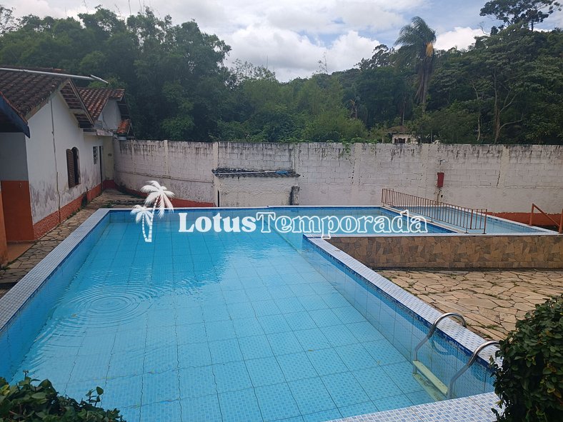 Sítio com piscina para eventos corporativos e retiros LT0010