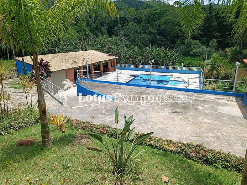 Sitio com uma linda piscina e área gourmet LT0027