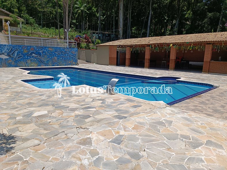 Sitio com uma linda piscina e área gourmet LT0027