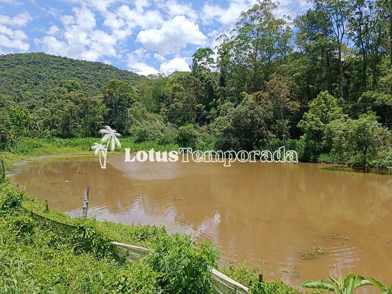 Sitio com uma linda piscina e área gourmet LT0027