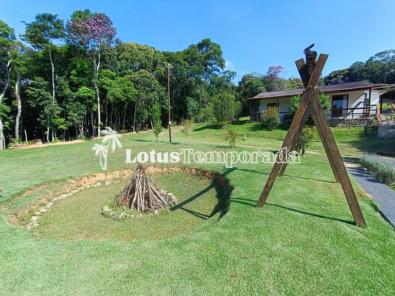 Sítio em meio a natureza com piscina natural LT0045