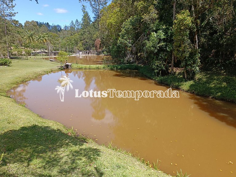 Sitio para evento com salão, piscina e lagos LT0021