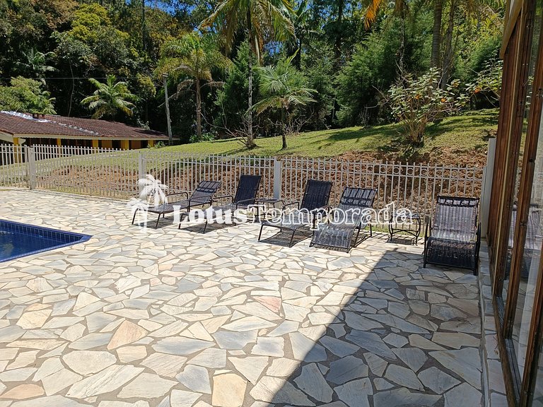 Sitio para evento com salão, piscina e lagos LT0021