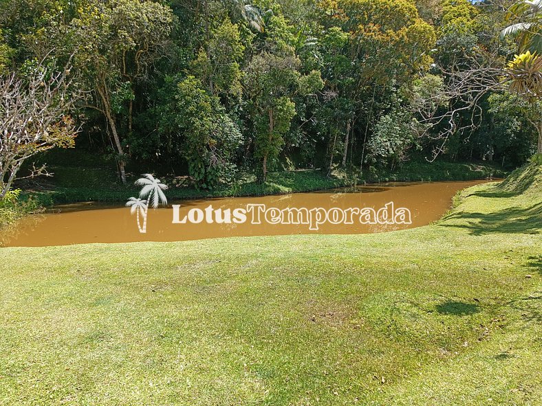 Sitio para evento com salão, piscina e lagos LT0021