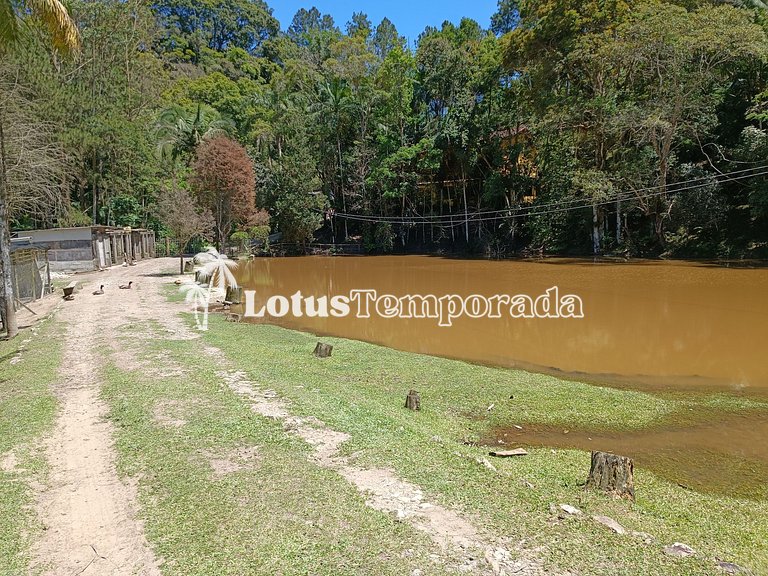 Sitio para evento com salão, piscina e lagos LT0021