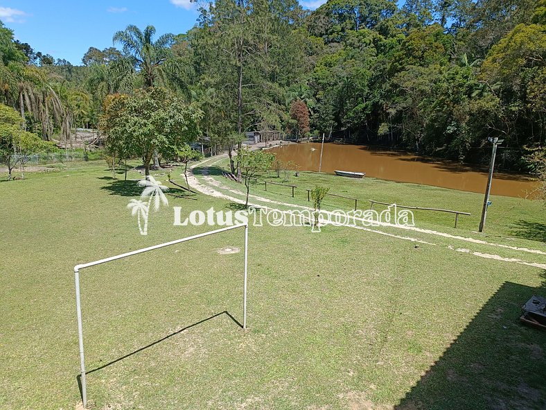 Sitio para evento com salão, piscina e lagos LT0021