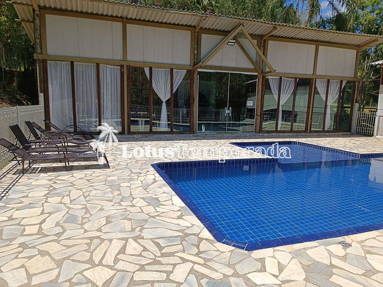 Sitio para evento com salão, piscina e lagos LT0021