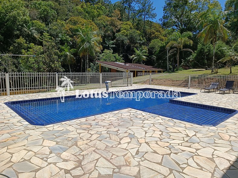 Sitio para evento com salão, piscina e lagos LT0021