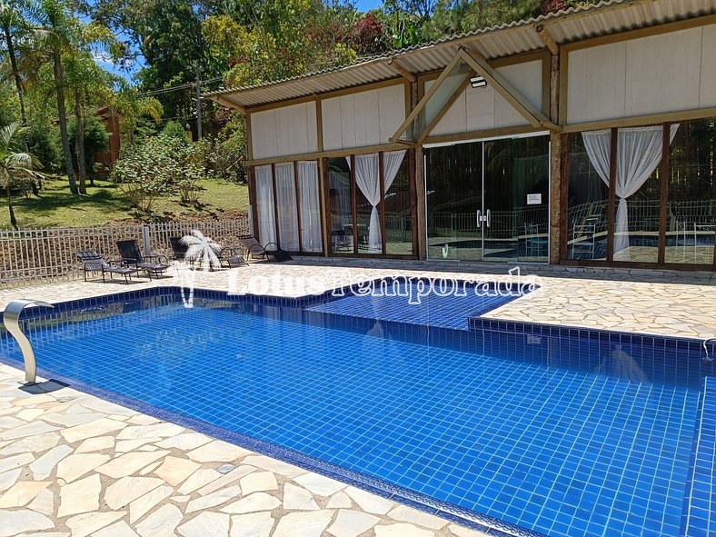 Sitio para evento com salão, piscina e lagos LT0021