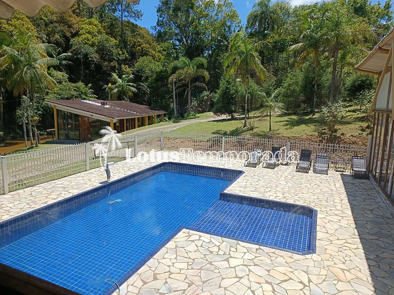 Sitio para evento com salão, piscina e lagos LT0021