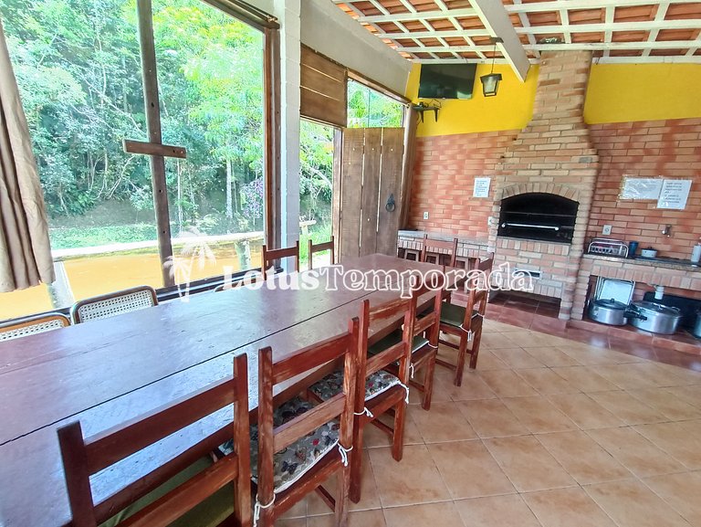 Sitio para evento com salão, piscina e lagos LT0021