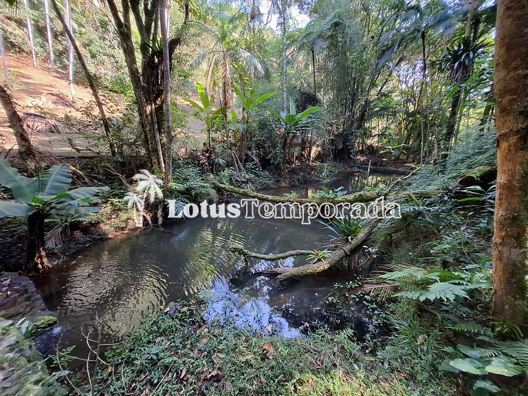 Sito com quadra de Tênis a beira da Represa LT0054