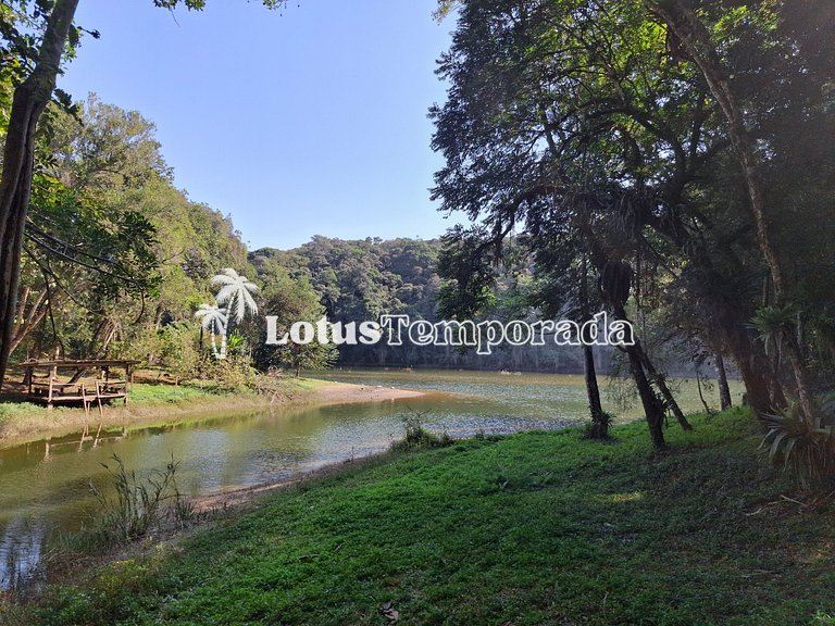 Sito com quadra de Tênis a beira da Represa LT0054