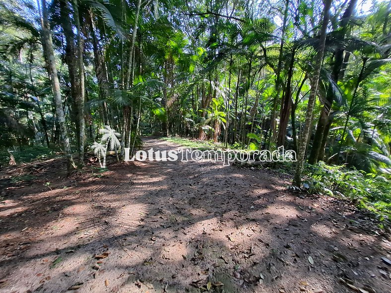 Sito com quadra de Tênis a beira da Represa LT0054