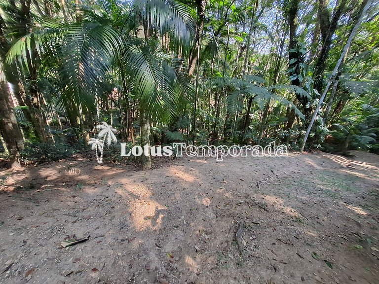 Sito com quadra de Tênis a beira da Represa LT0054