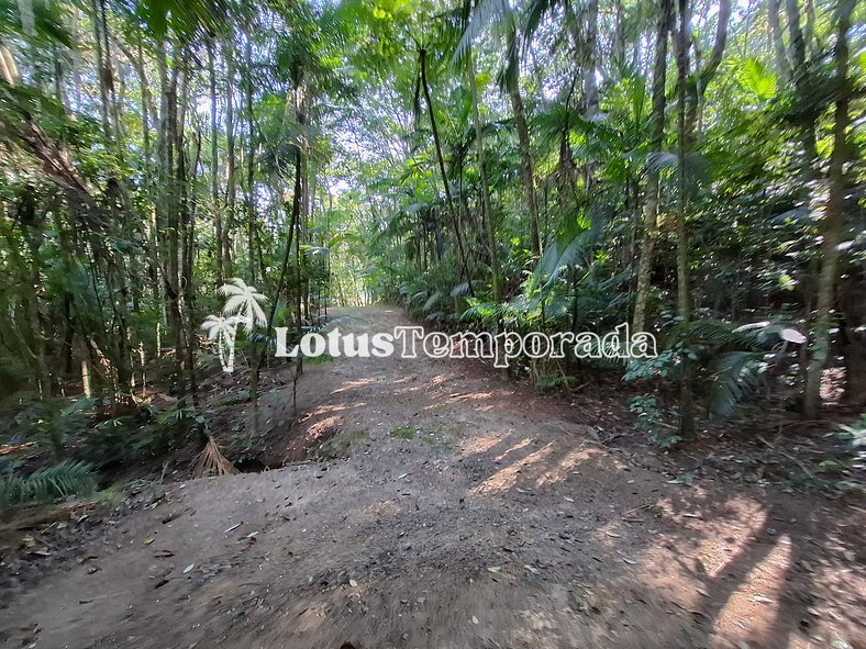 Sito com quadra de Tênis a beira da Represa LT0054