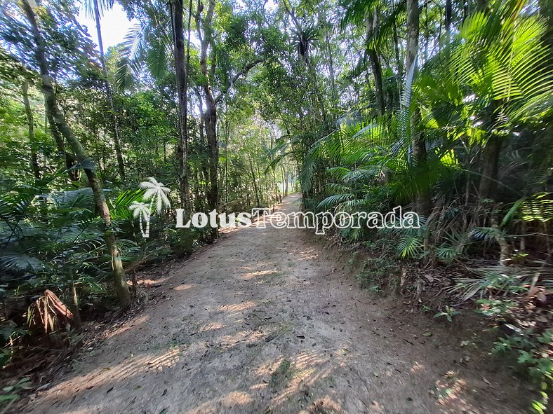 Sito com quadra de Tênis a beira da Represa LT0054