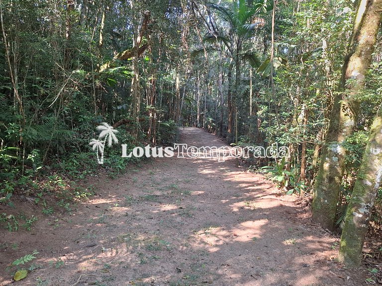 Sito com quadra de Tênis a beira da Represa LT0054